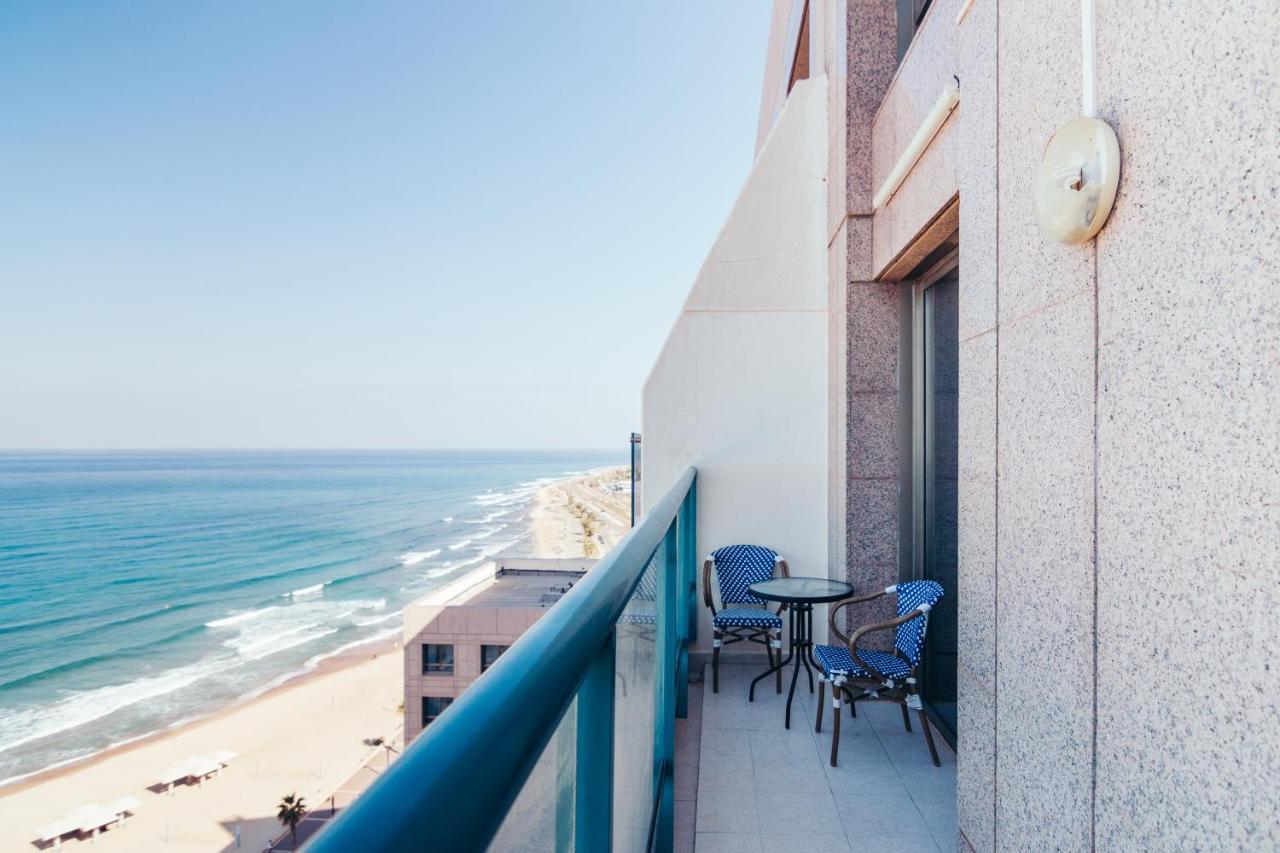 Almog Beach Apt Hotel מלון דירות אלמוג ביץ' Haifa Esterno foto