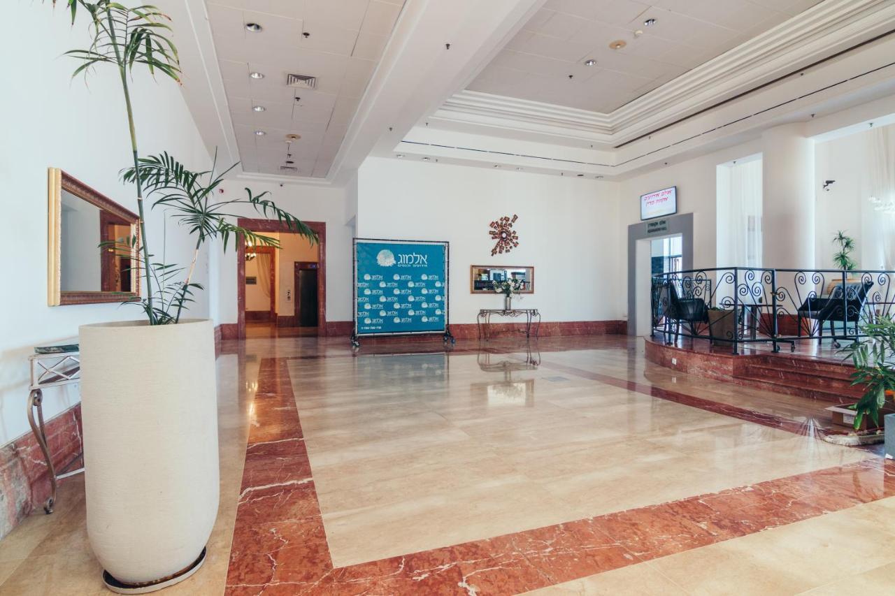 Almog Beach Apt Hotel מלון דירות אלמוג ביץ' Haifa Esterno foto