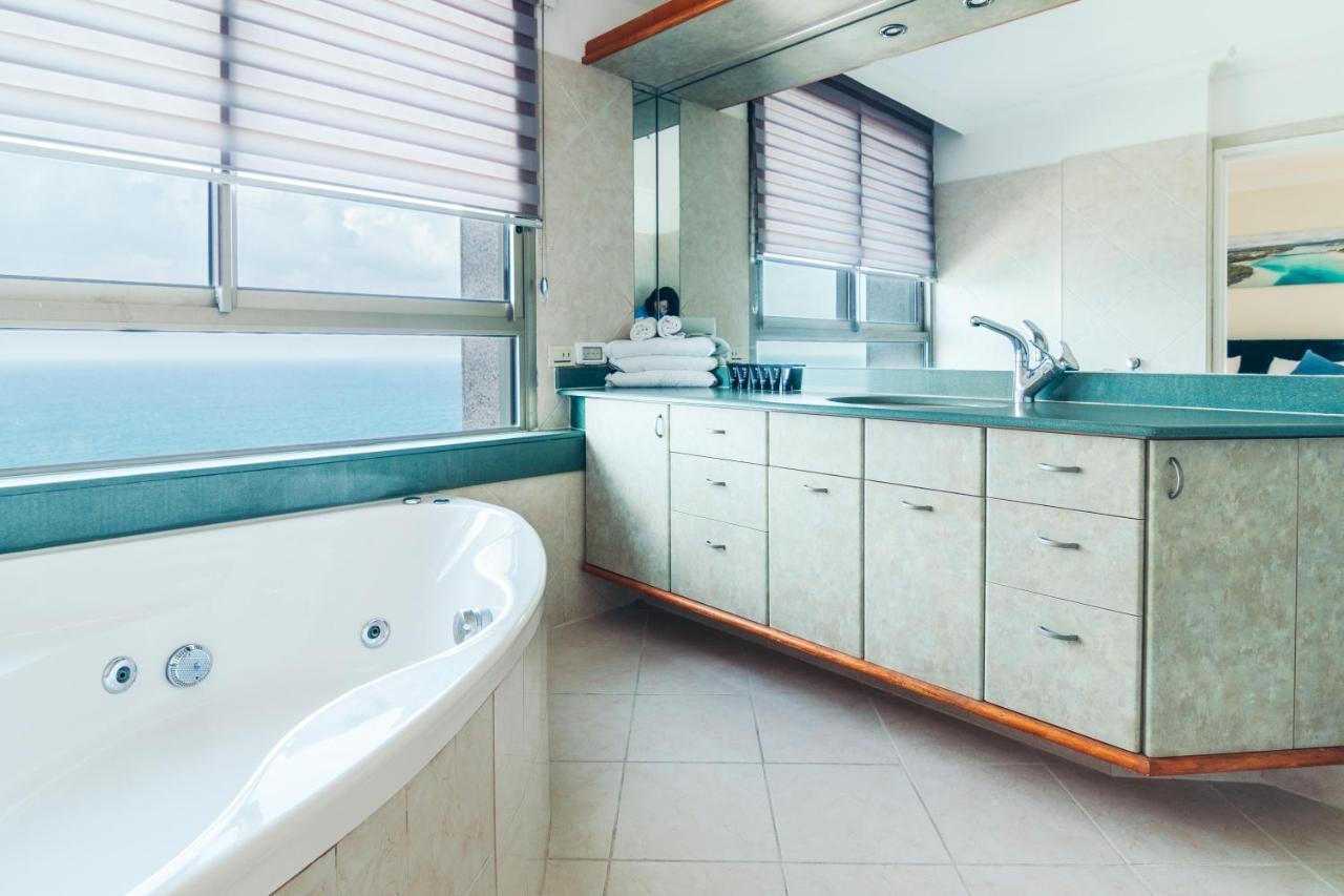 Almog Beach Apt Hotel מלון דירות אלמוג ביץ' Haifa Esterno foto