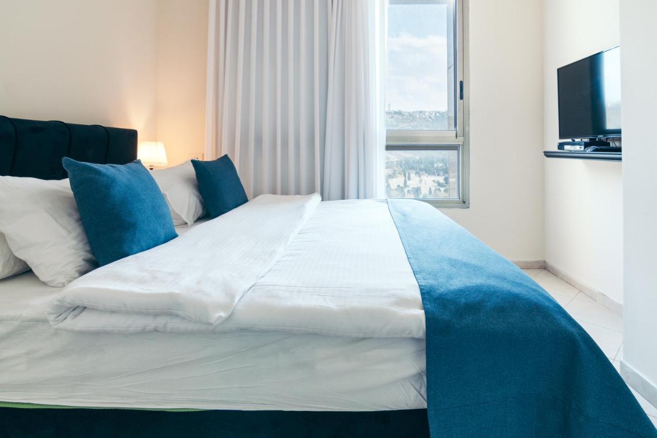 Almog Beach Apt Hotel מלון דירות אלמוג ביץ' Haifa Esterno foto