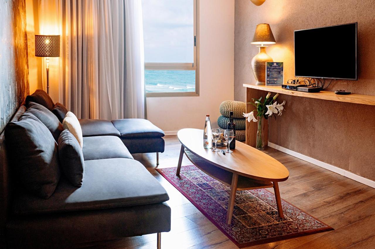 Almog Beach Apt Hotel מלון דירות אלמוג ביץ' Haifa Esterno foto