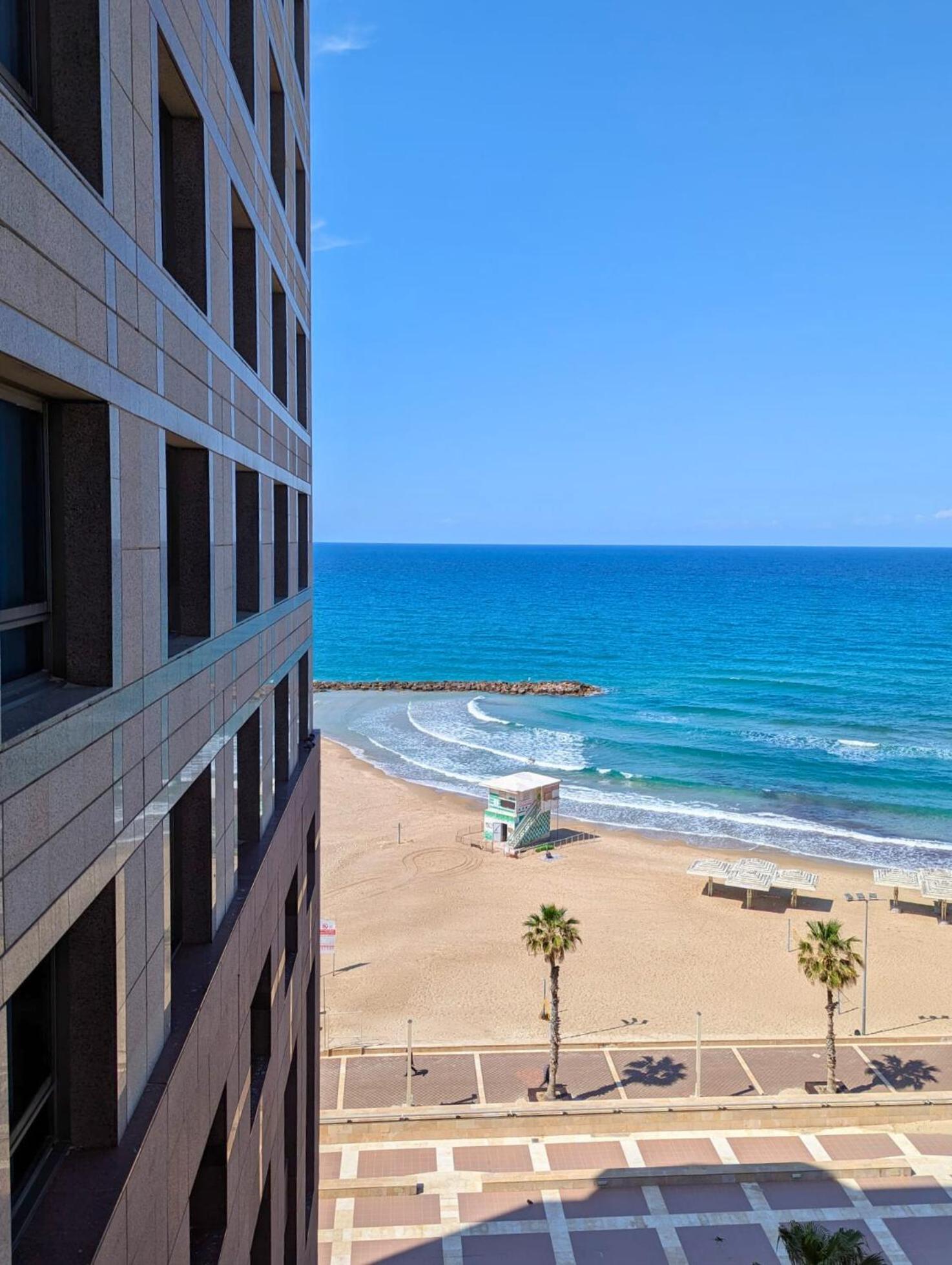 Almog Beach Apt Hotel מלון דירות אלמוג ביץ' Haifa Esterno foto