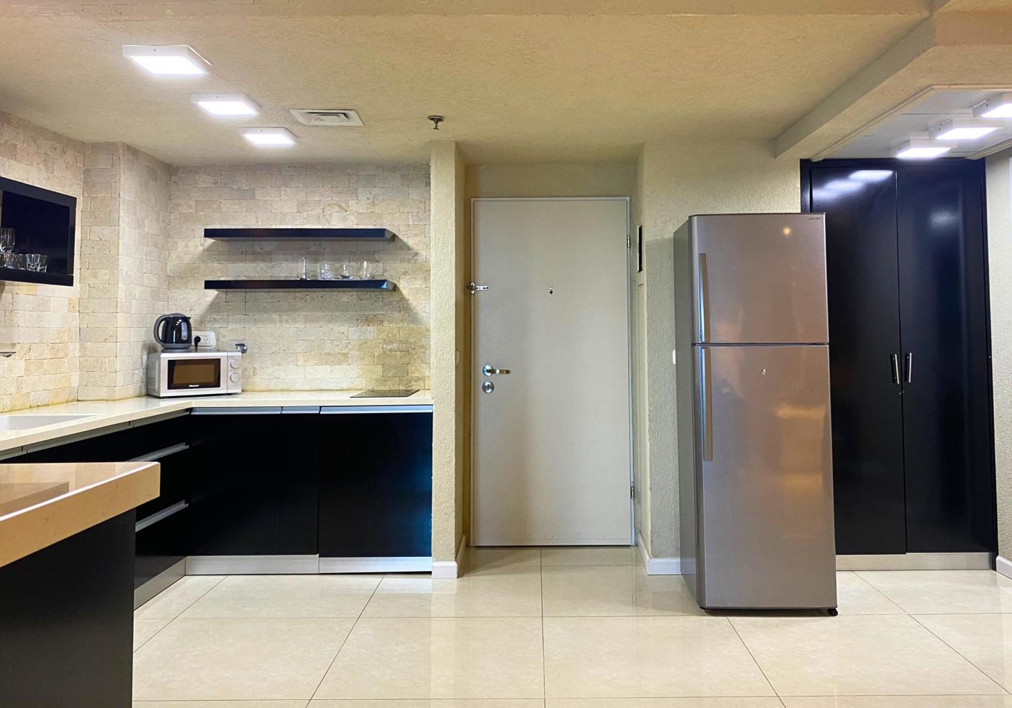 Almog Beach Apt Hotel מלון דירות אלמוג ביץ' Haifa Esterno foto