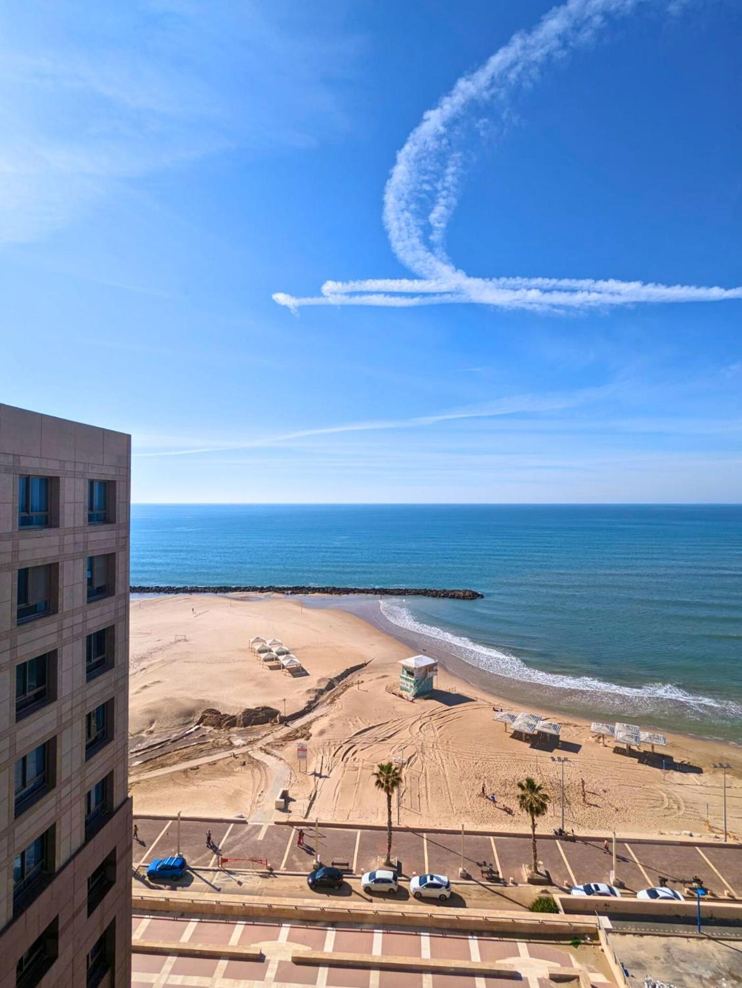 Almog Beach Apt Hotel מלון דירות אלמוג ביץ' Haifa Esterno foto