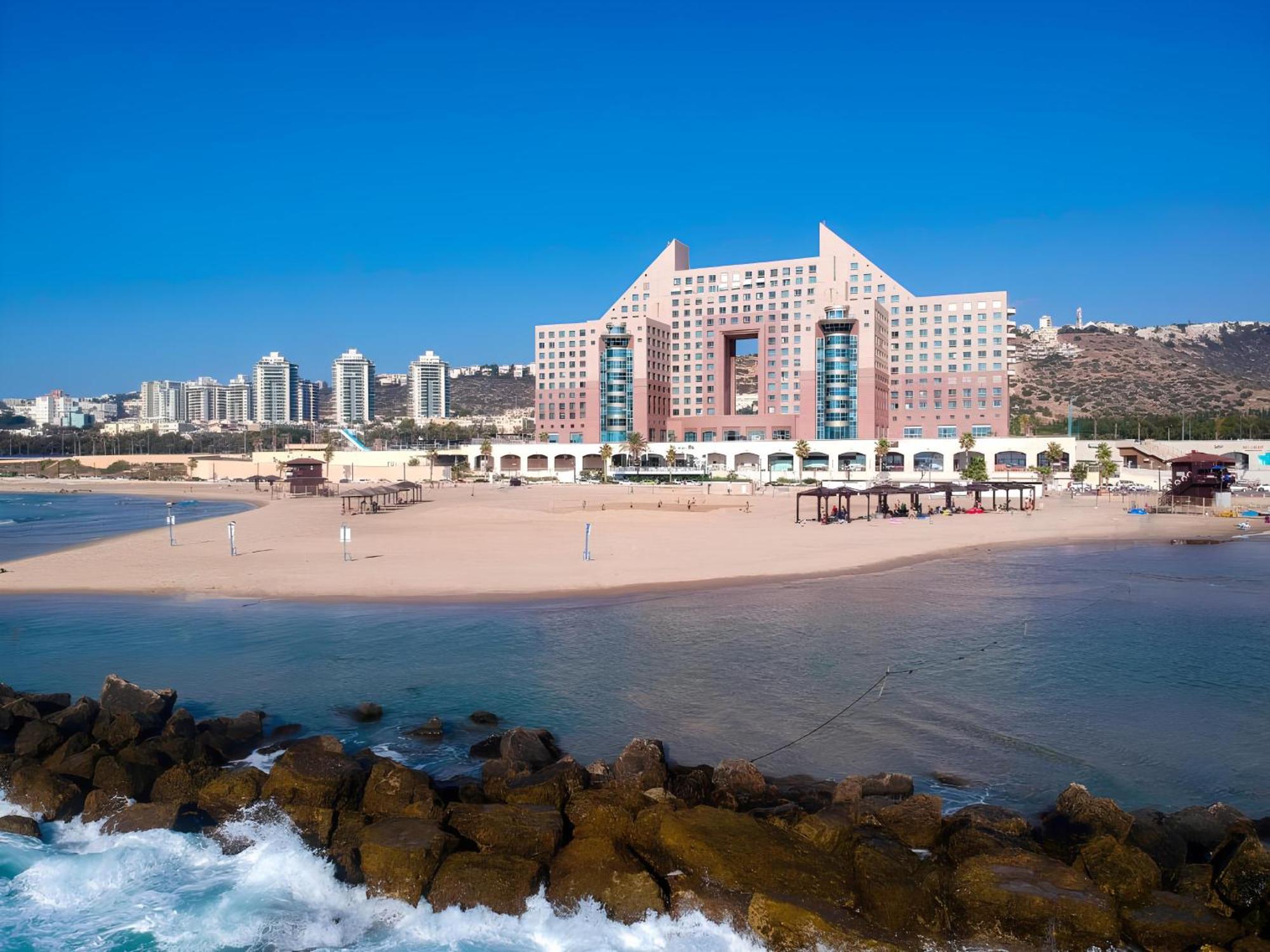 Almog Beach Apt Hotel מלון דירות אלמוג ביץ' Haifa Esterno foto